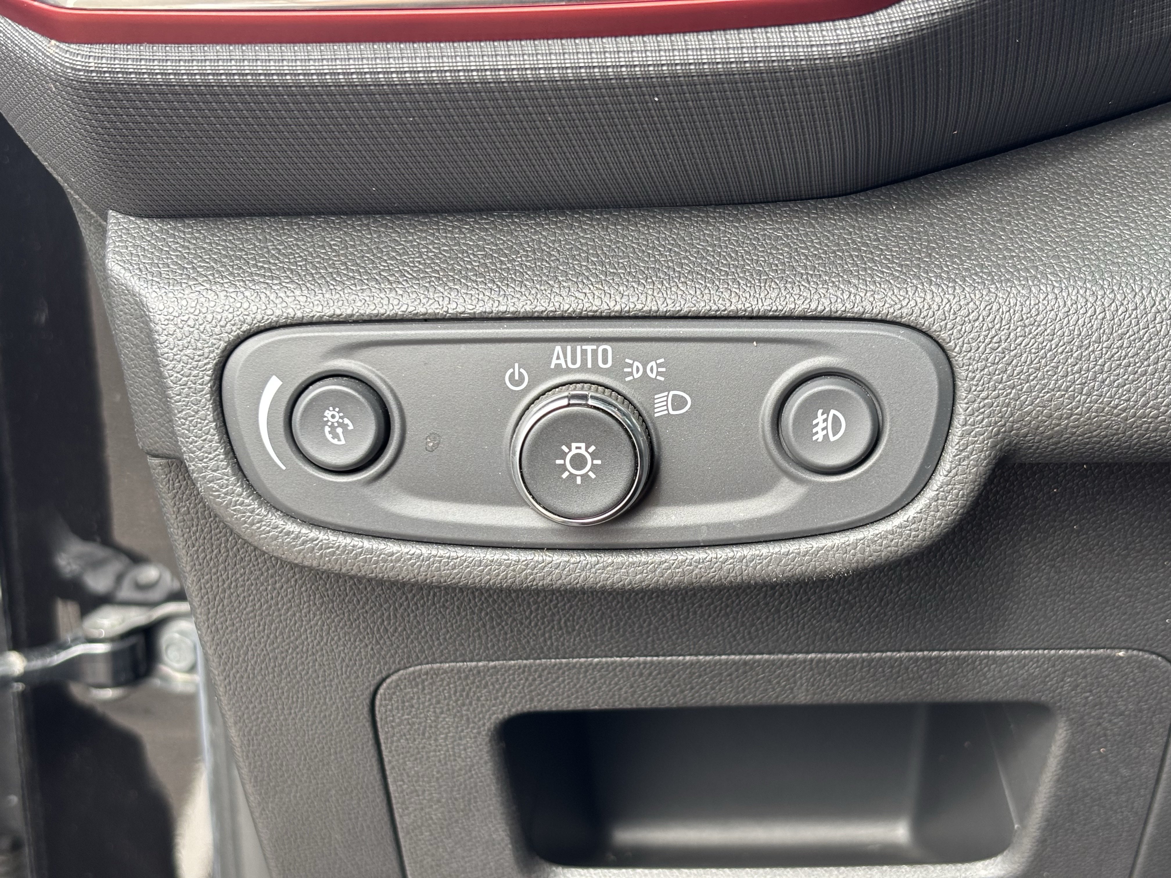 Used 2022 Chevrolet TrailBlazer RS w/ Technology Package FWD image 30