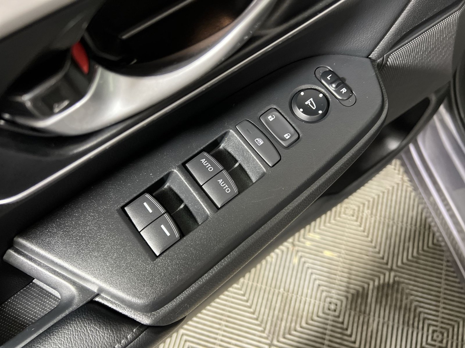 Used 2022 Honda CR-V Touring image 15