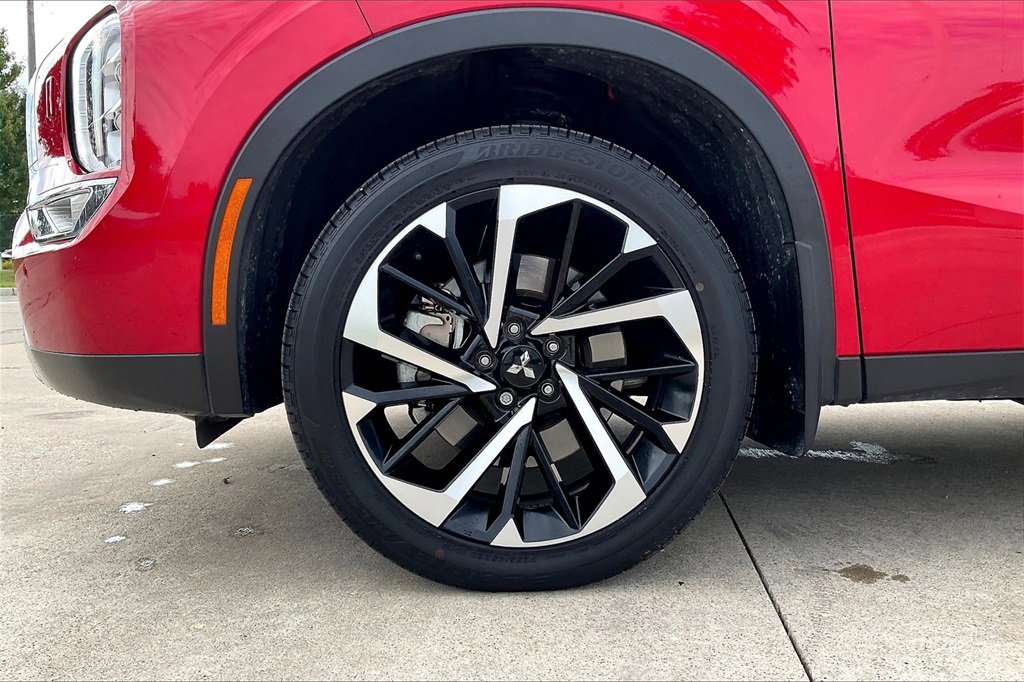 Used 2023 Mitsubishi Outlander SE image 10