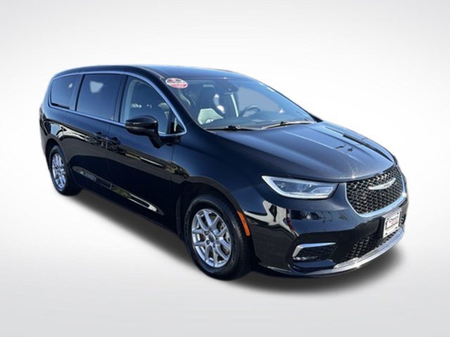 Used 2024 Chrysler Pacifica Touring-L FWD image 8