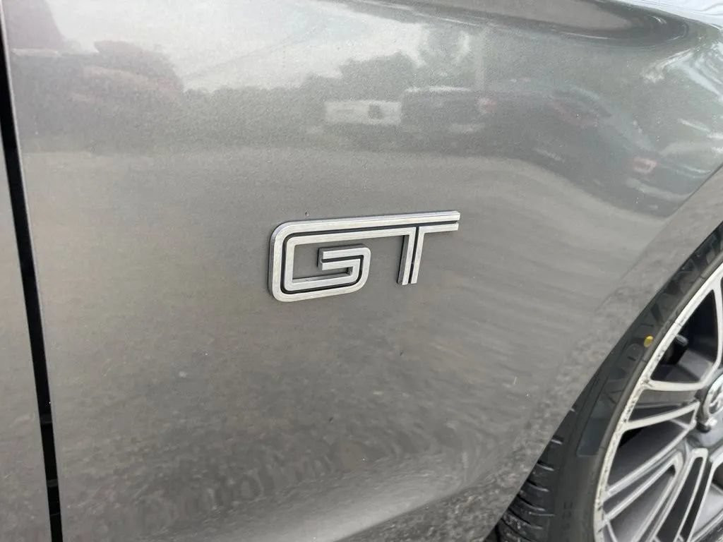 Used 2010 Ford Mustang GT Premium RWD image 10