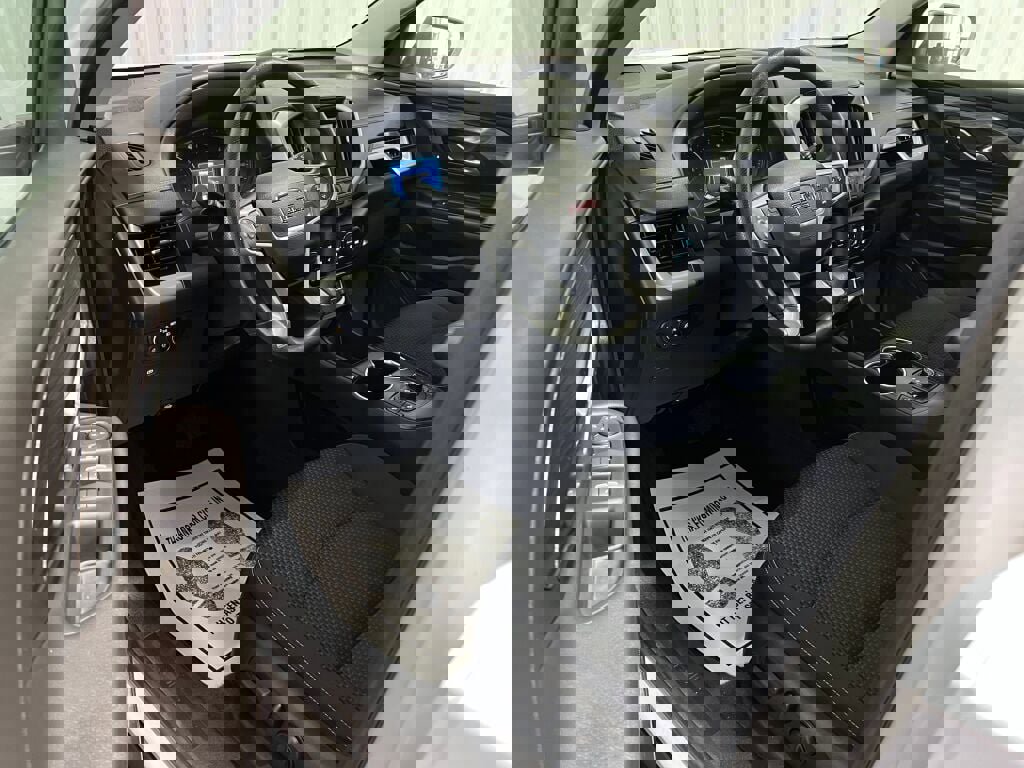 Used 2023 GMC Terrain SLE w/ Driver Convenience Package image 2