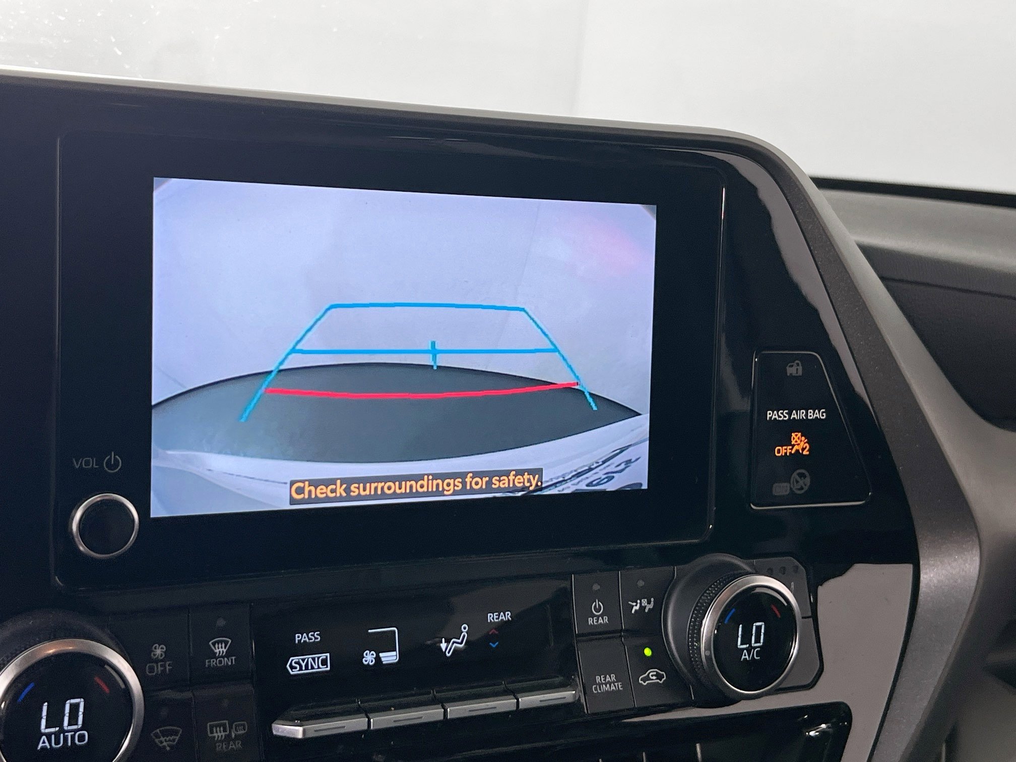 Used 2023 Toyota Highlander XLE AWD/4WD image 13