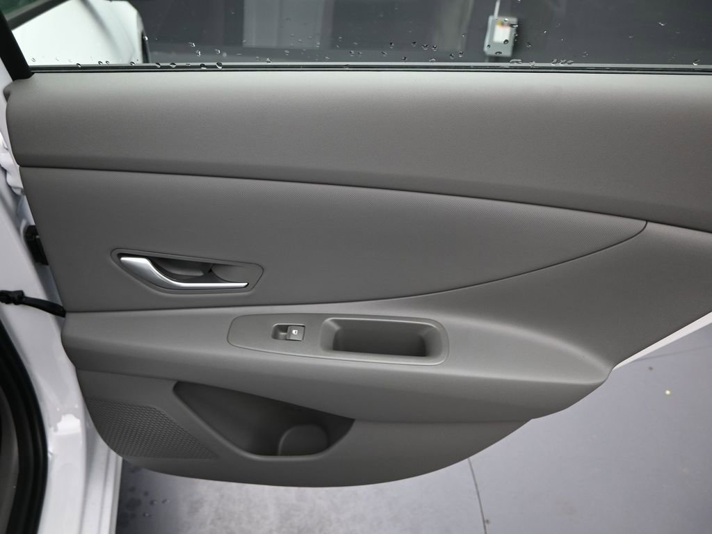Used 2025 Hyundai Elantra Sport FWD image 23