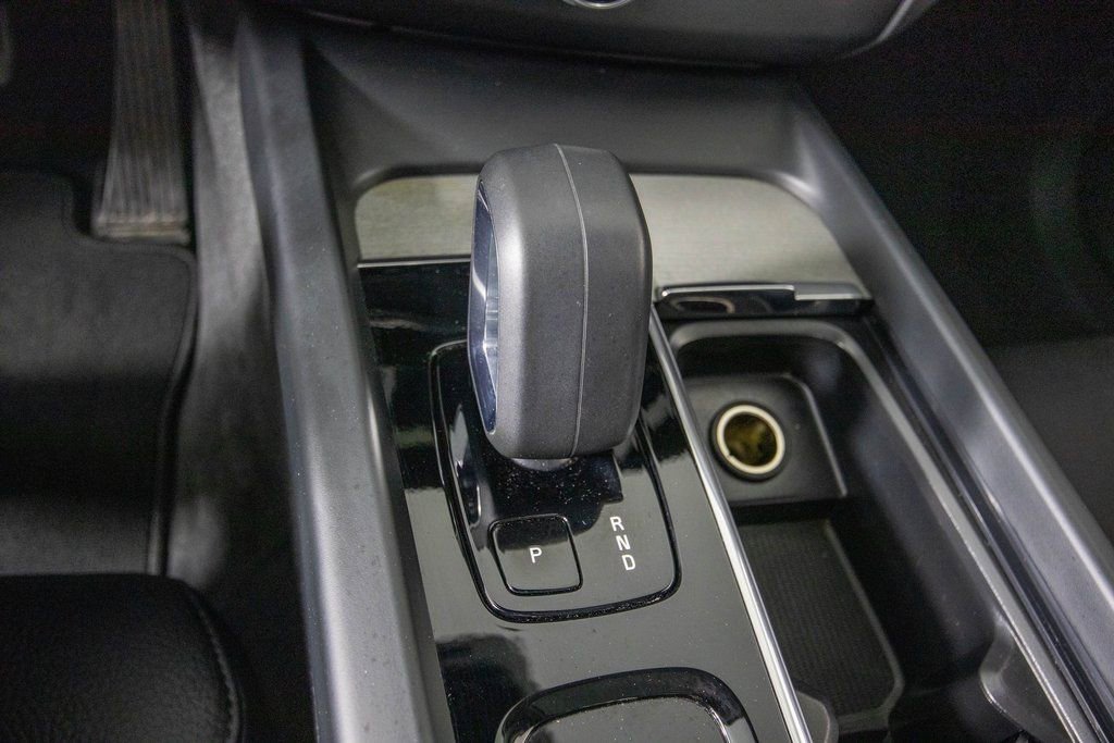 Used 2025 Volvo XC60 B5 Plus image 24