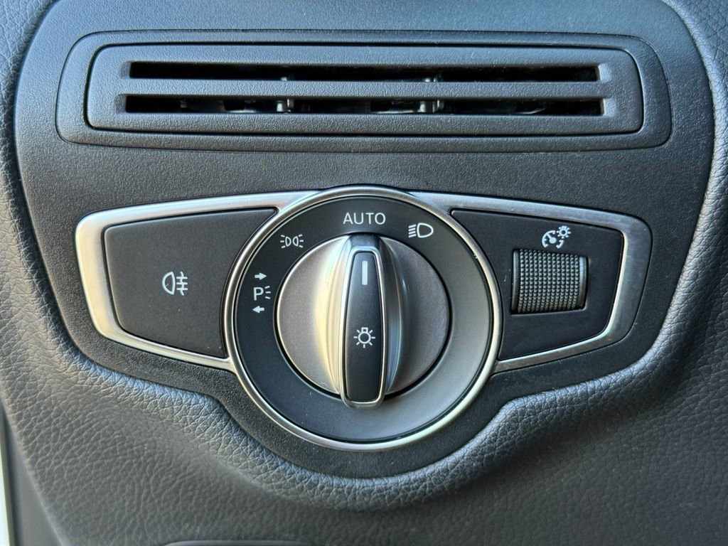 Used 2020 Mercedes-Benz GLC 300 4MATIC Coupe image 22