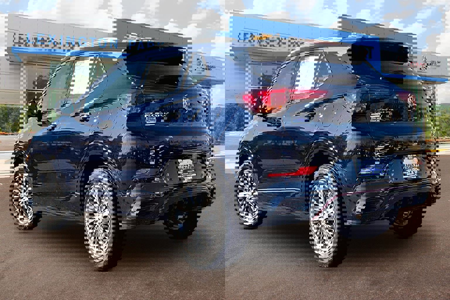 Used 2021 Buick Encore GX Essence w/ Advanced Technology Package image 2