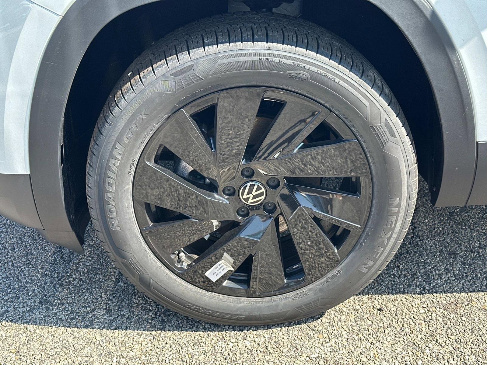 New 2025 Volkswagen Atlas Cross Sport SE image 18