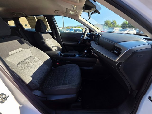 Used 2025 Nissan Kicks SV w/ Illumination Package image 11