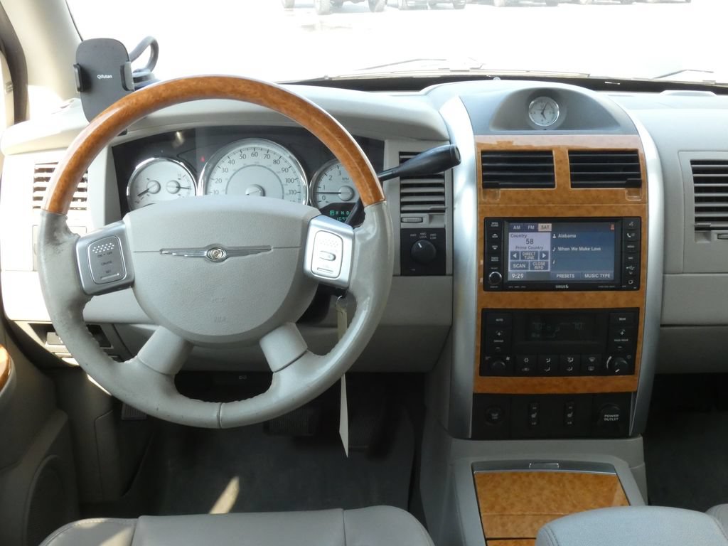 Used 2008 Chrysler Aspen Limited AWD/4WD image 10