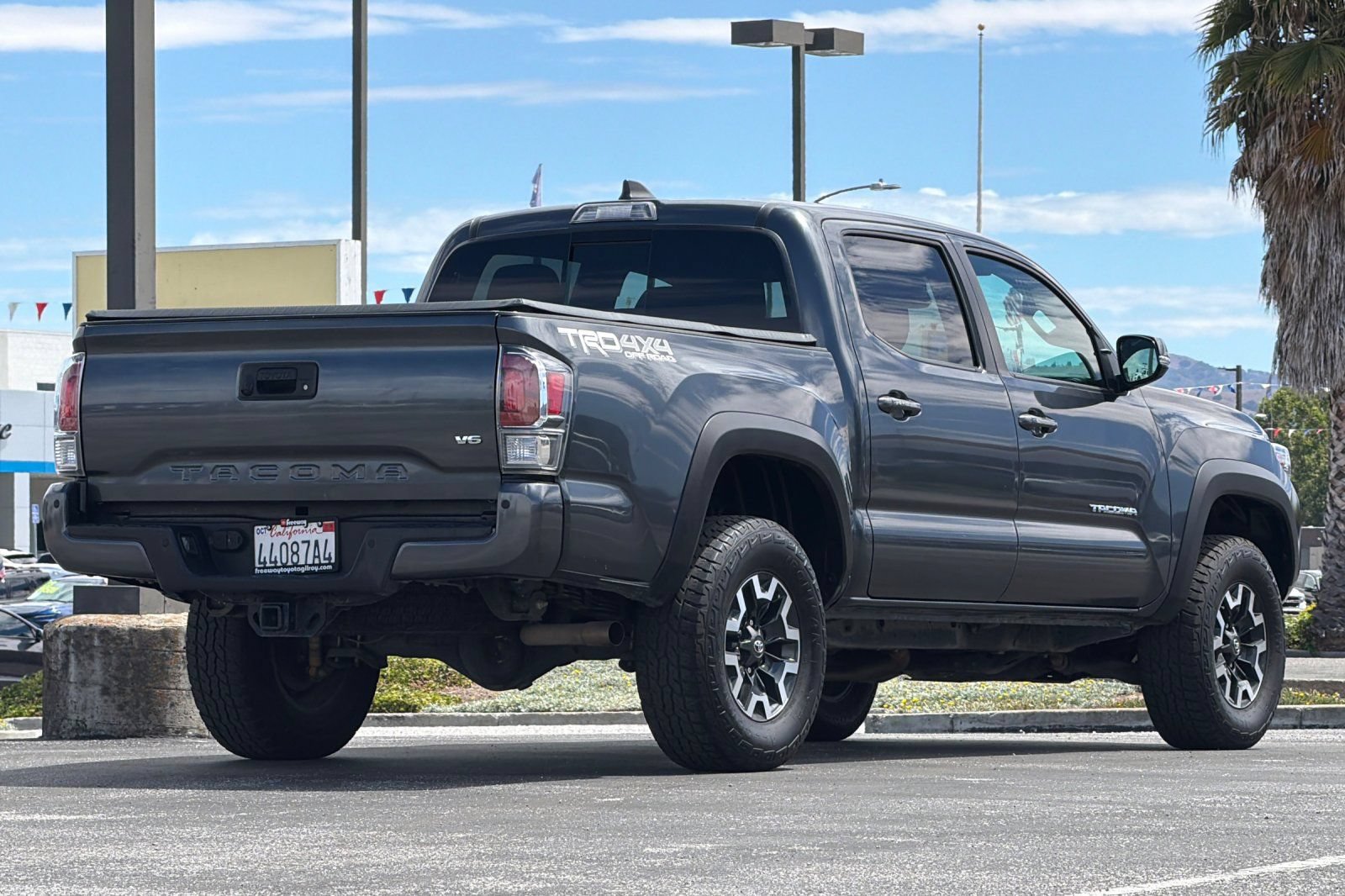 Used 2023 Toyota Tacoma TRD Off-Road w/ Technology Package AWD/4WD image 4