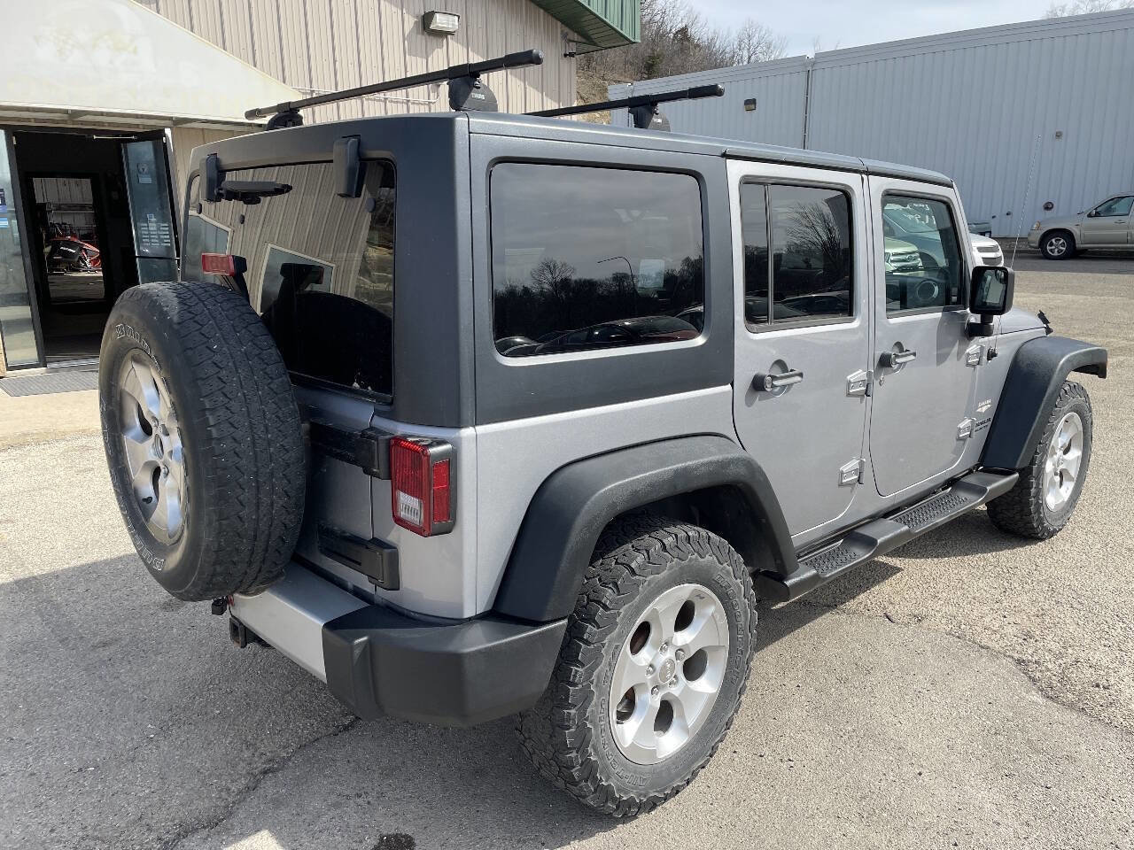 Used 2013 Jeep Wrangler Unlimited Sahara image 8