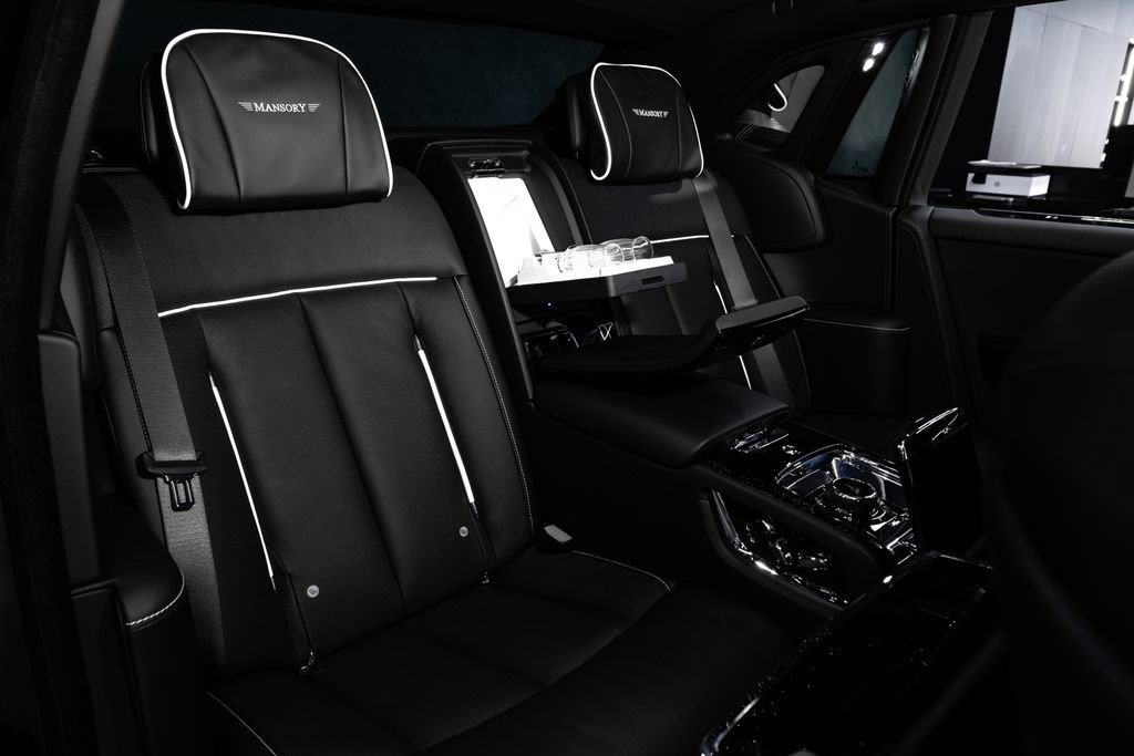 Used 2026 Rolls-Royce Phantom Sedan RWD image 28