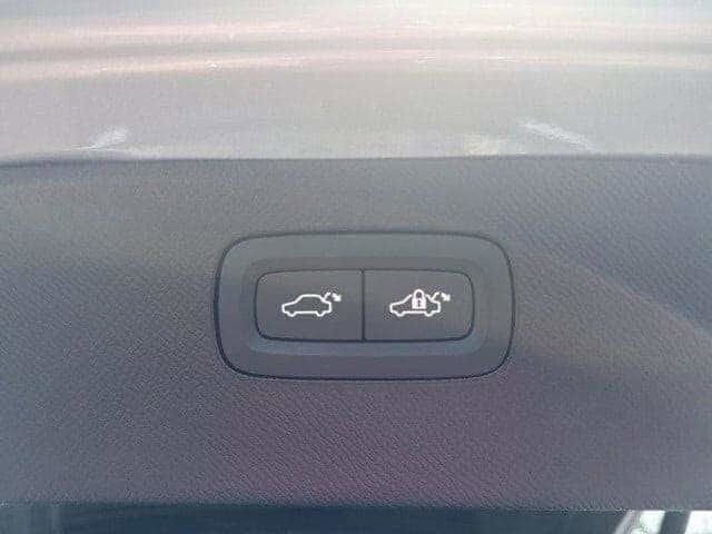 Used 2025 Volvo XC90 B6 Ultra w/ Protection Package Premier image 18