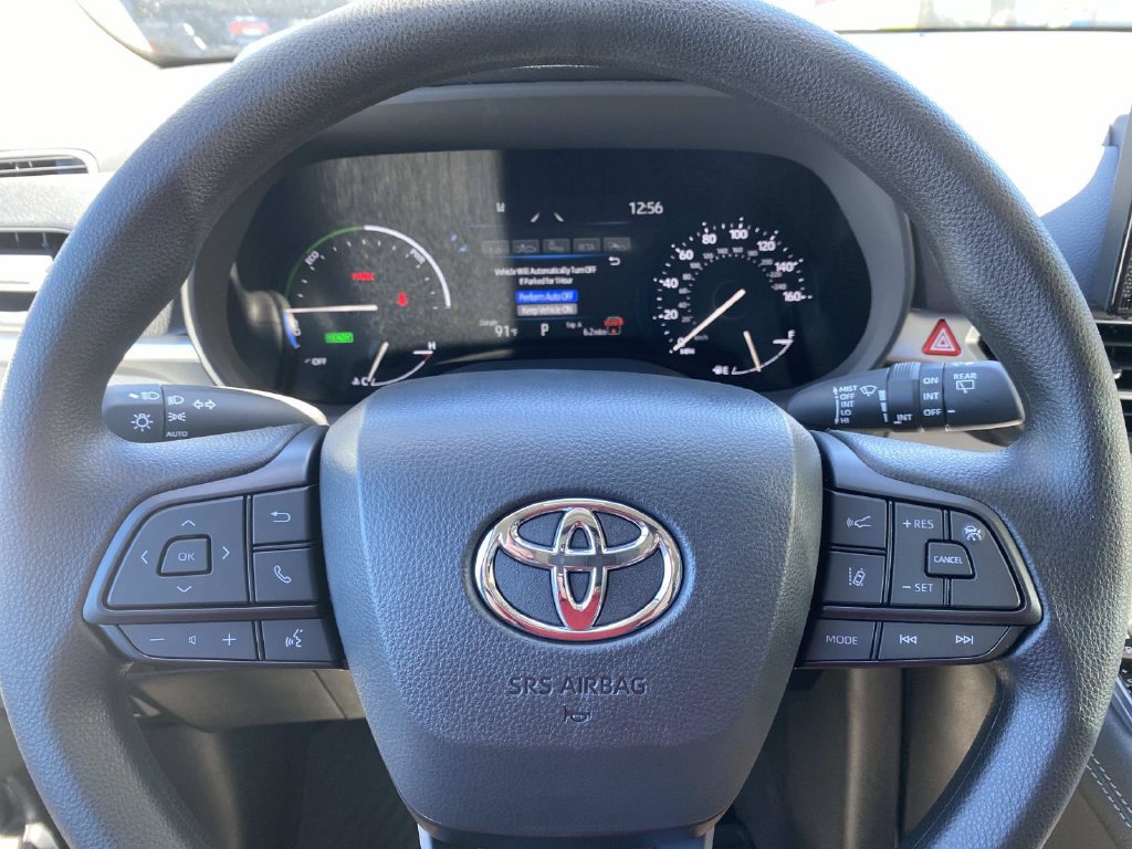 New 2026 Toyota Sienna LE FWD image 18
