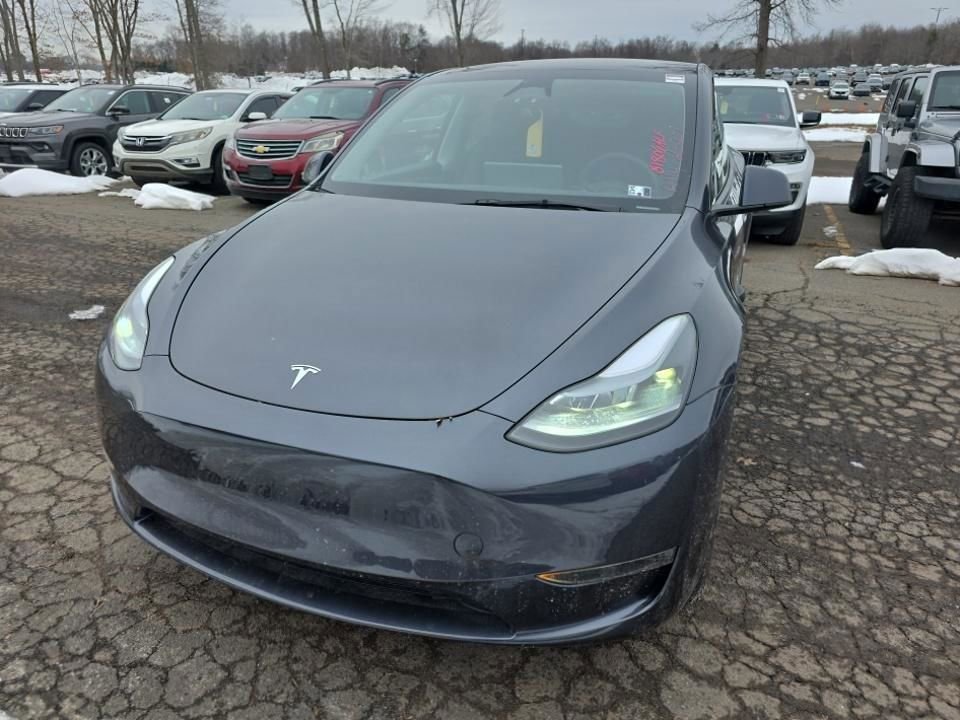 Used 2024 Tesla Model Y Long Range image 3