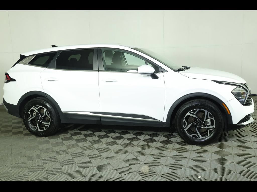 Used 2025 Kia Sportage LX FWD image 13