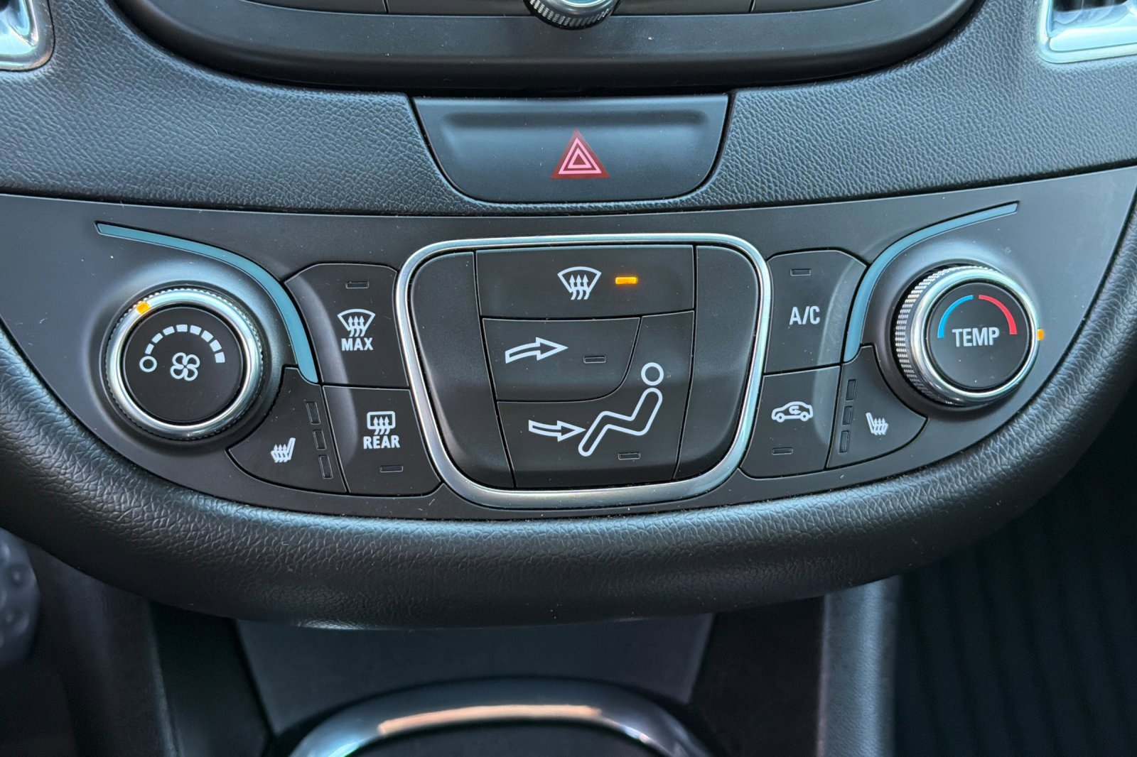 Used 2018 Chevrolet Malibu LT w/ Leather Package image 28