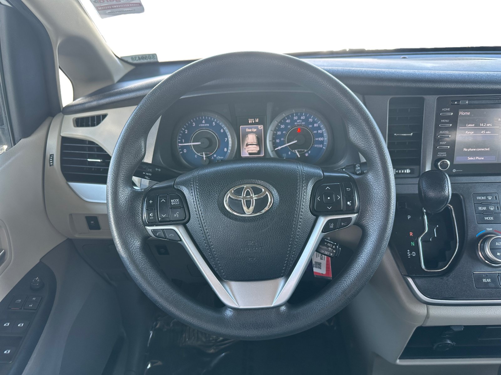 Used 2020 Toyota Sienna LE w/ Carpet Mat Package FWD image 12