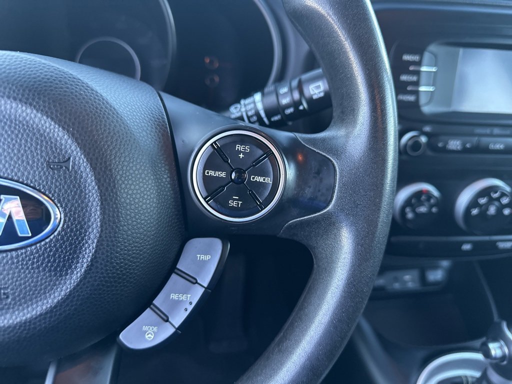 Used 2016 Kia Soul + image 10