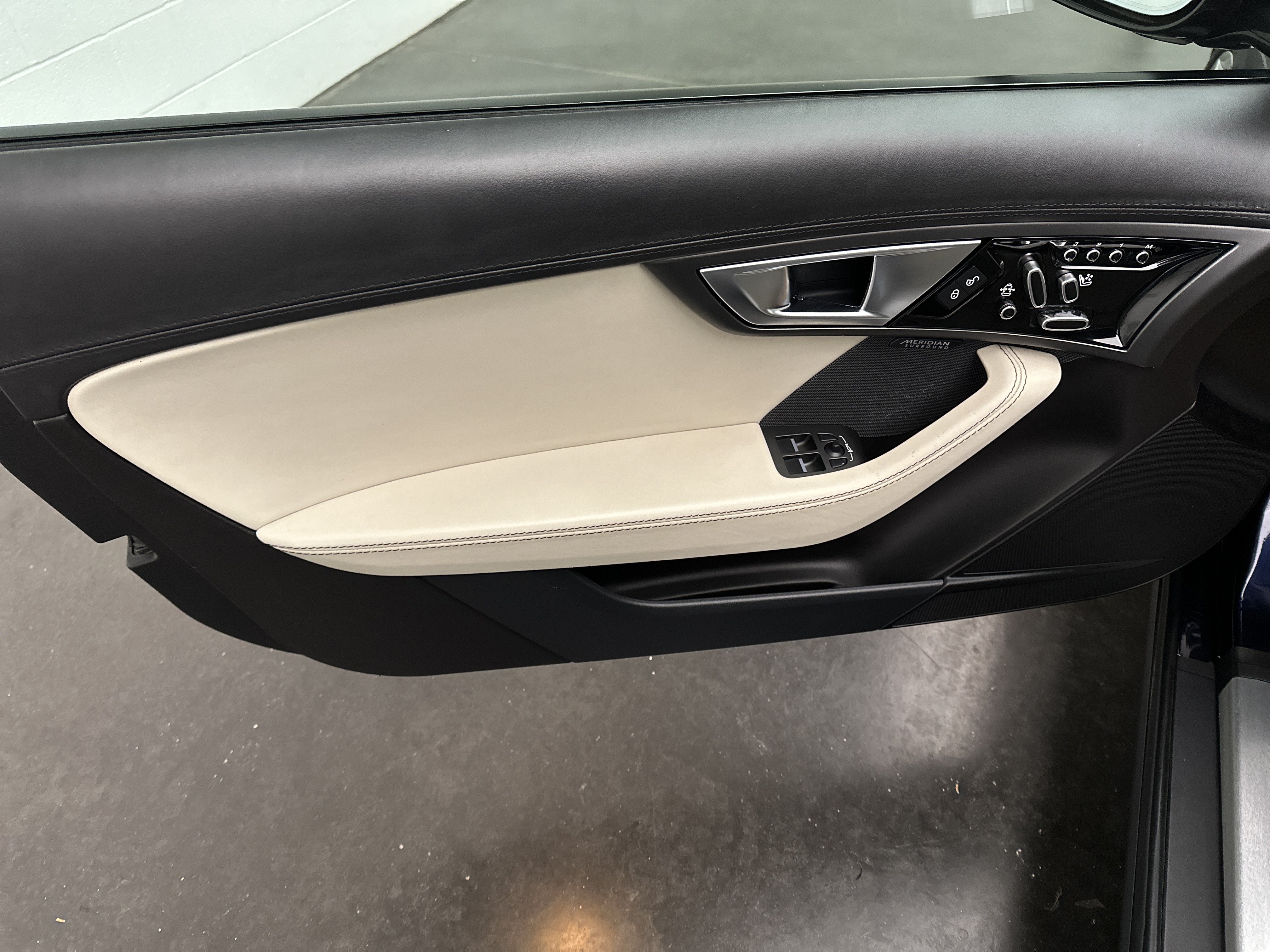 Used 2016 Jaguar F-TYPE Convertible RWD image 17