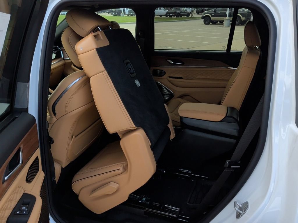 New 2026 Jeep Grand Cherokee L Summit w/ Obsidian Package AWD/4WD image 45