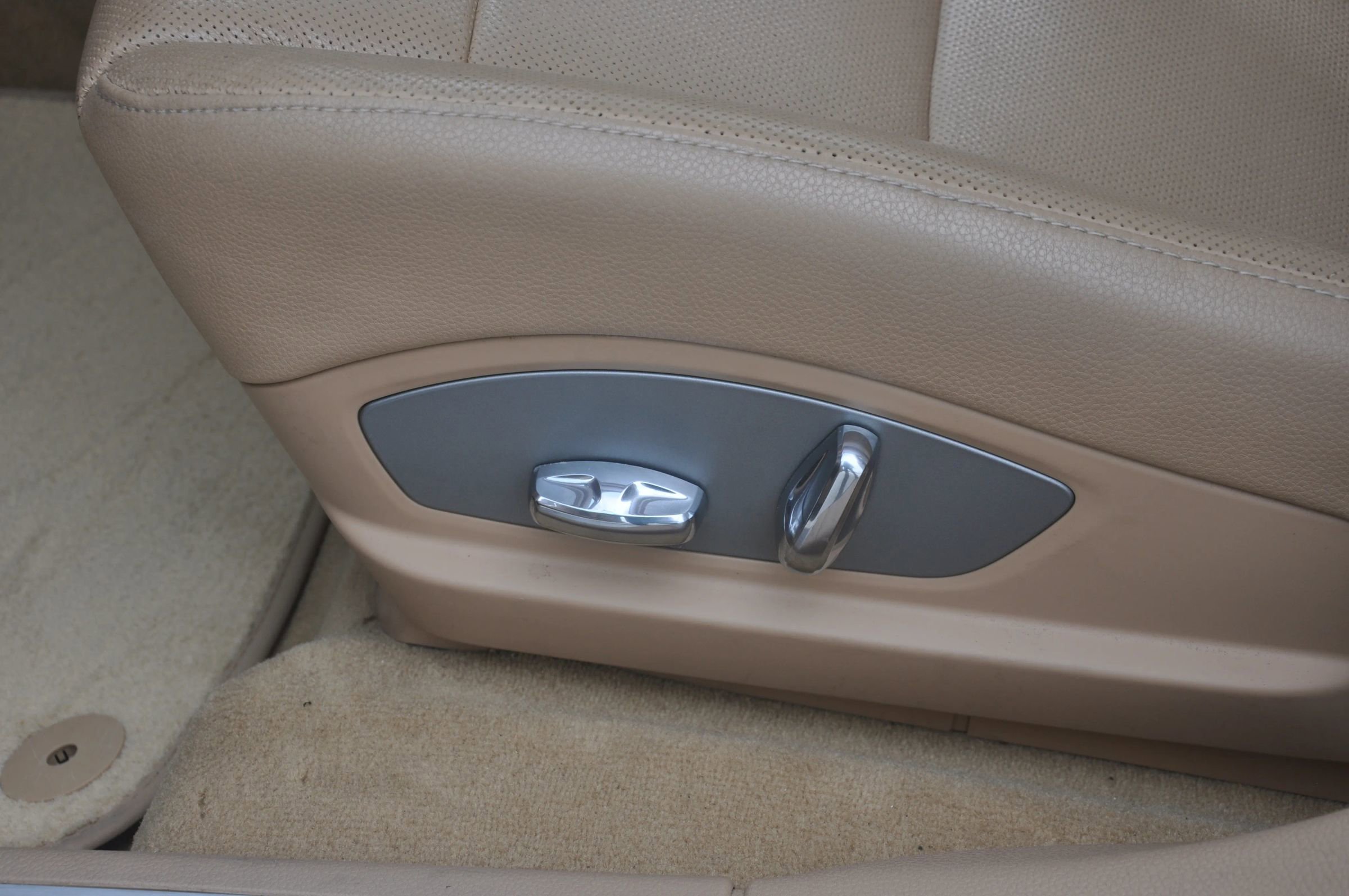 Used 2013 Porsche Panamera 4S image 37