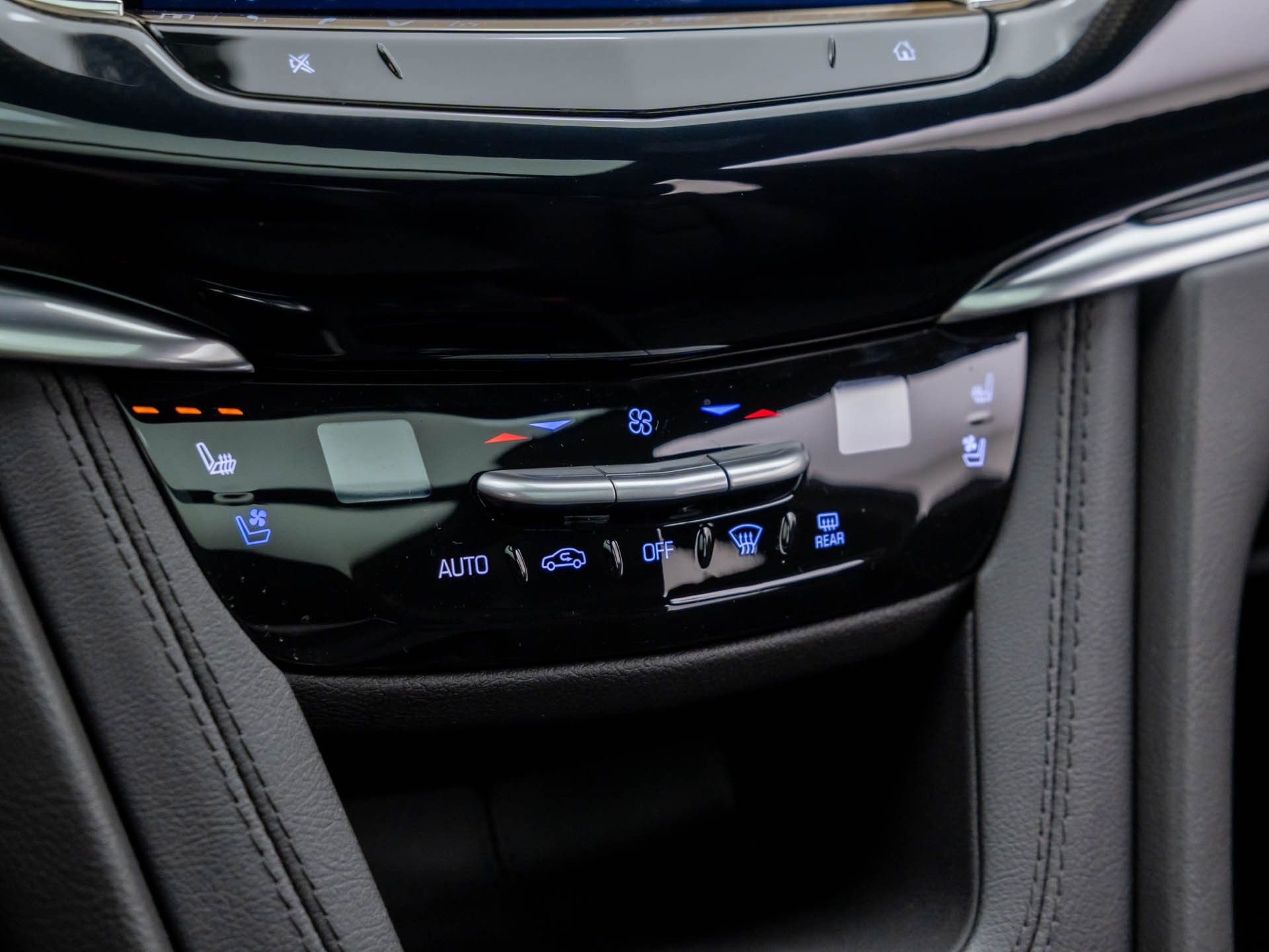 New 2025 Cadillac XT6 Sport image 29