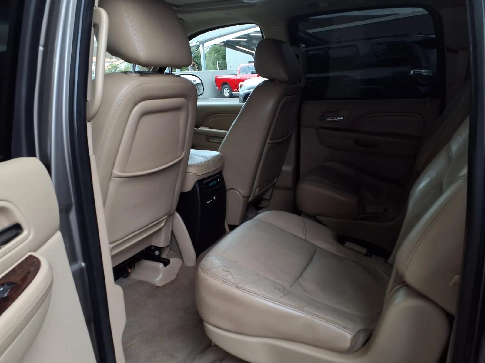 Used 2013 Cadillac Escalade ESV Luxury AWD/4WD image 16