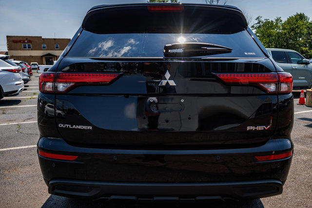 New 2025 Mitsubishi Outlander ES image 6