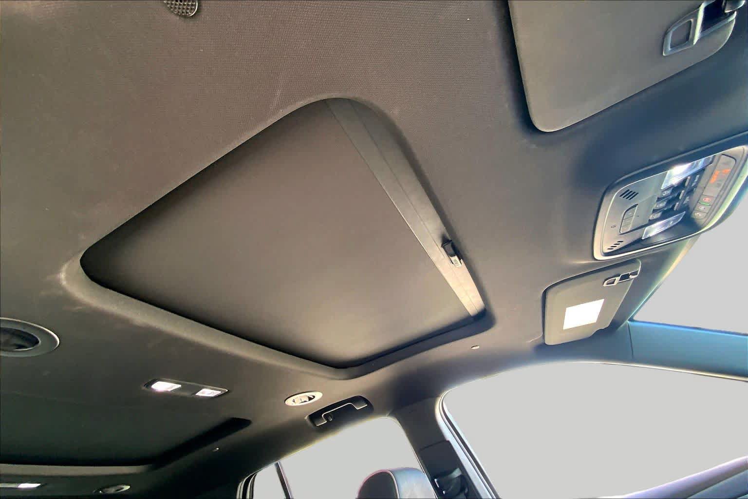 Used 2023 Chevrolet Traverse Premier w/ Redline Edition FWD image 14