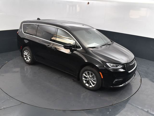 New 2026 Chrysler Pacifica Select image 12
