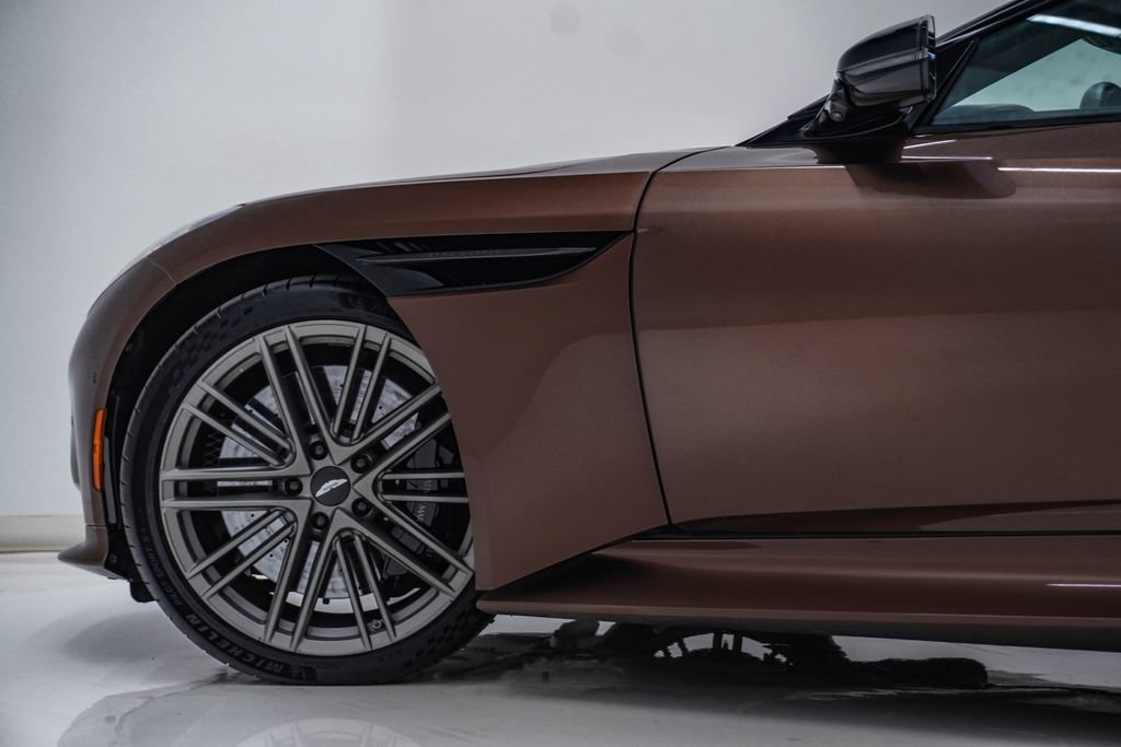 Used 2024 Aston Martin DB12 Coupe RWD image 14