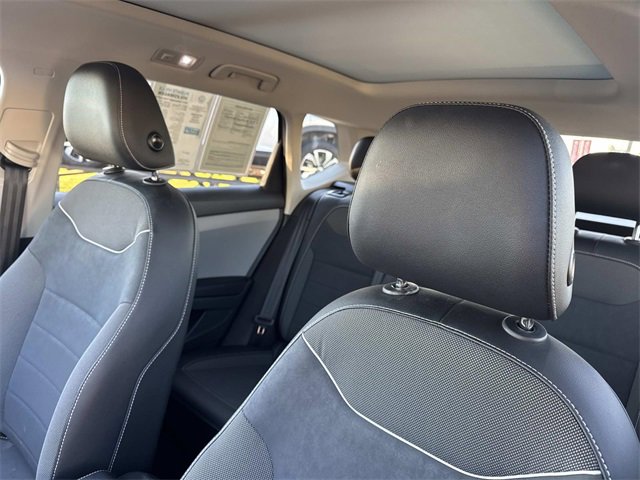 Used 2023 Volkswagen Taos SE w/ Panoramic Sunroof Package image 21