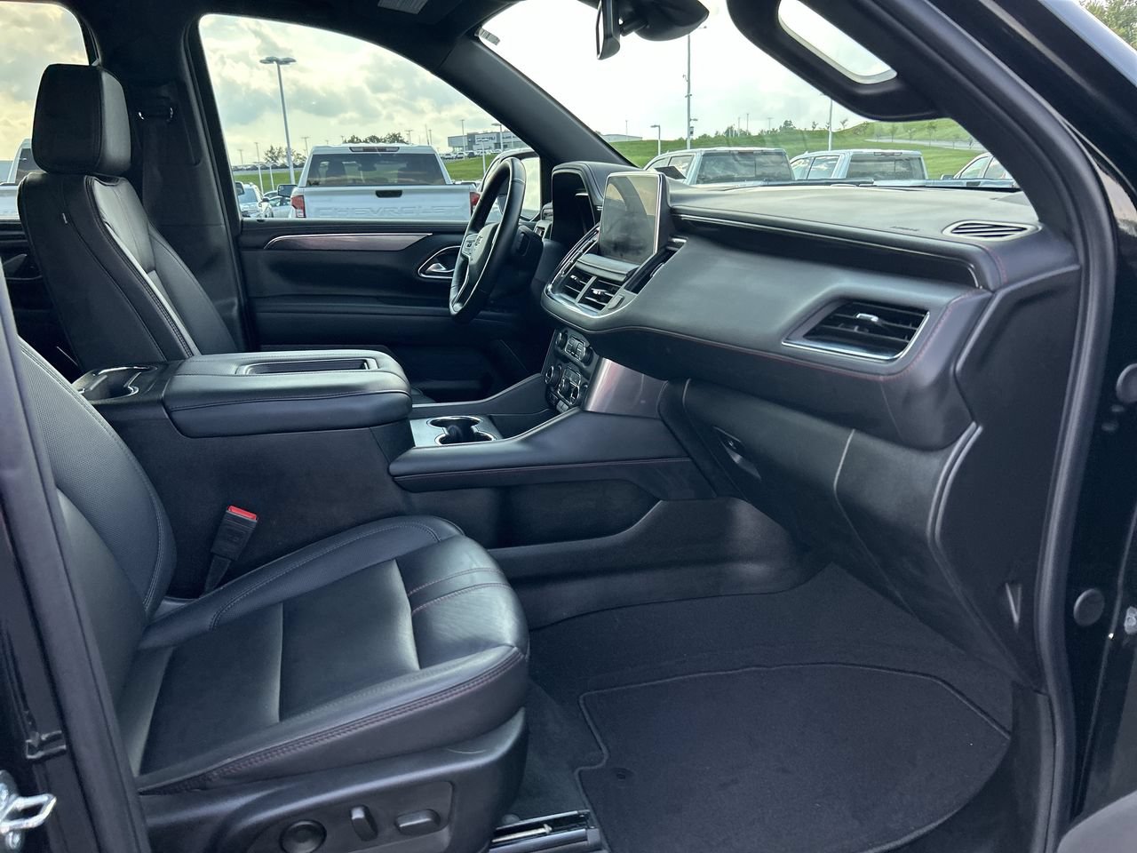Used 2024 Chevrolet Suburban RST w/ Luxury Package AWD/4WD image 14