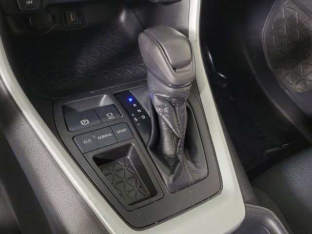 Used 2021 Toyota RAV4 LE FWD image 30