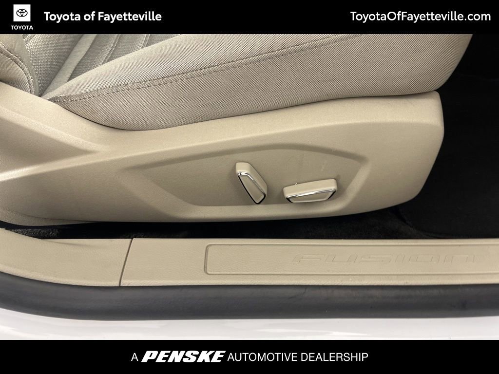 Used 2018 Ford Fusion SE image 7