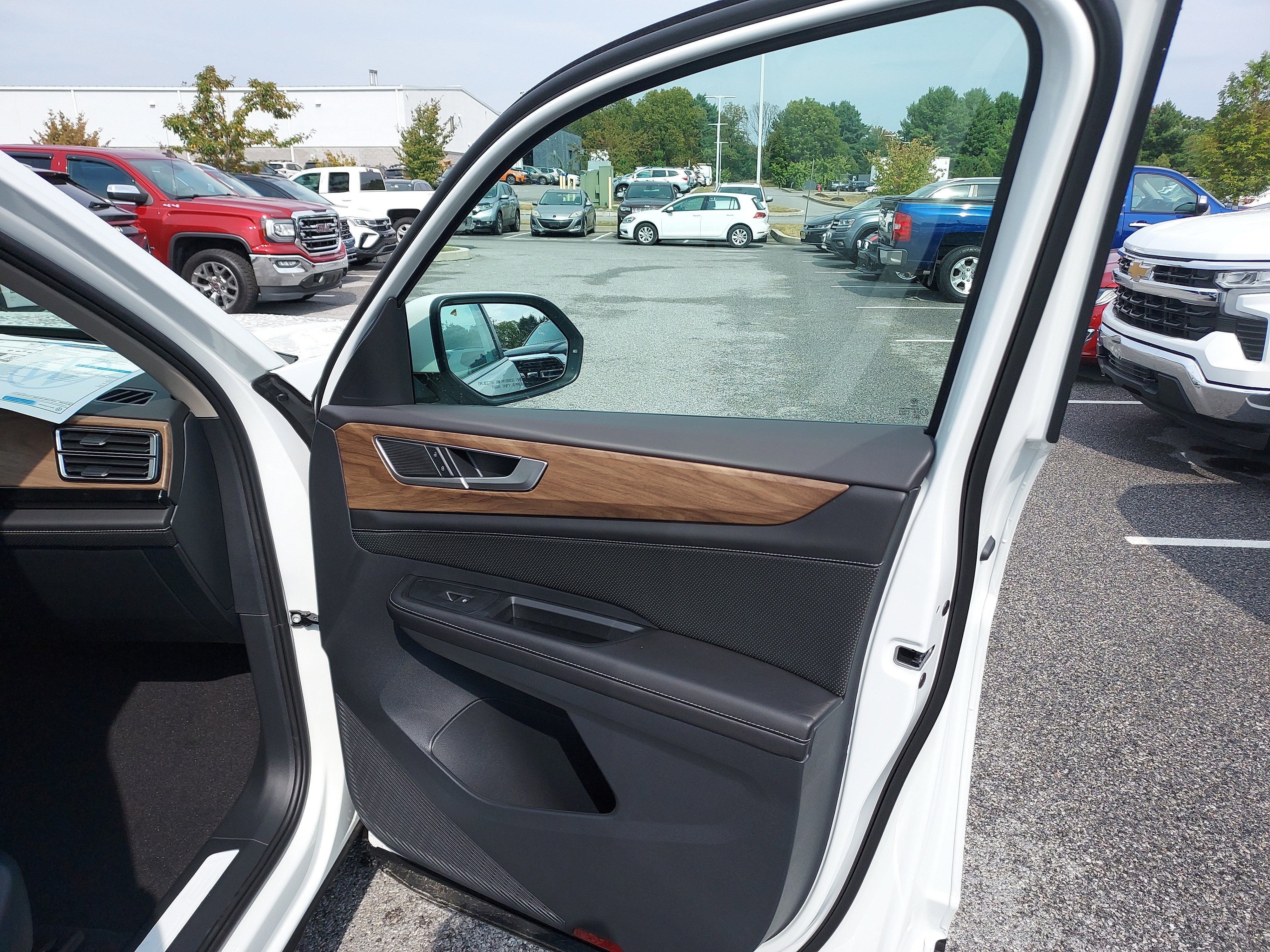 New 2026 Volkswagen Atlas SE image 24