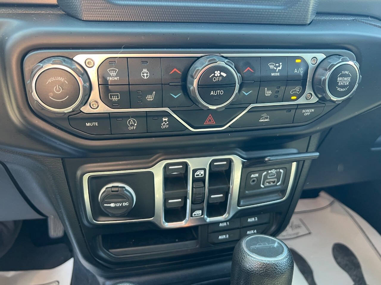 Used 2020 Jeep Gladiator Sport w/ Quick Order Package 24S AWD/4WD image 13
