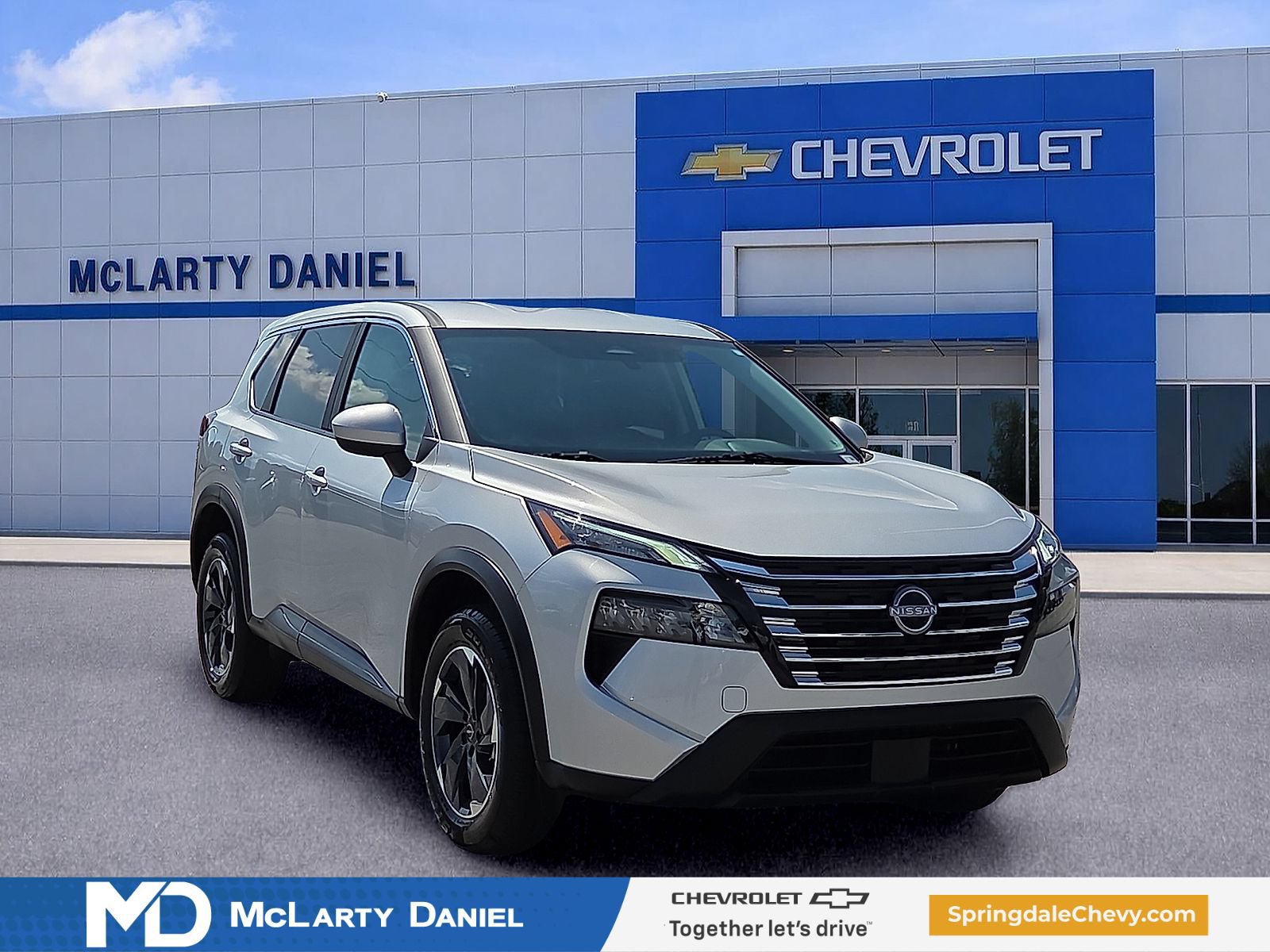Used 2025 Nissan Rogue SV FWD image 1
