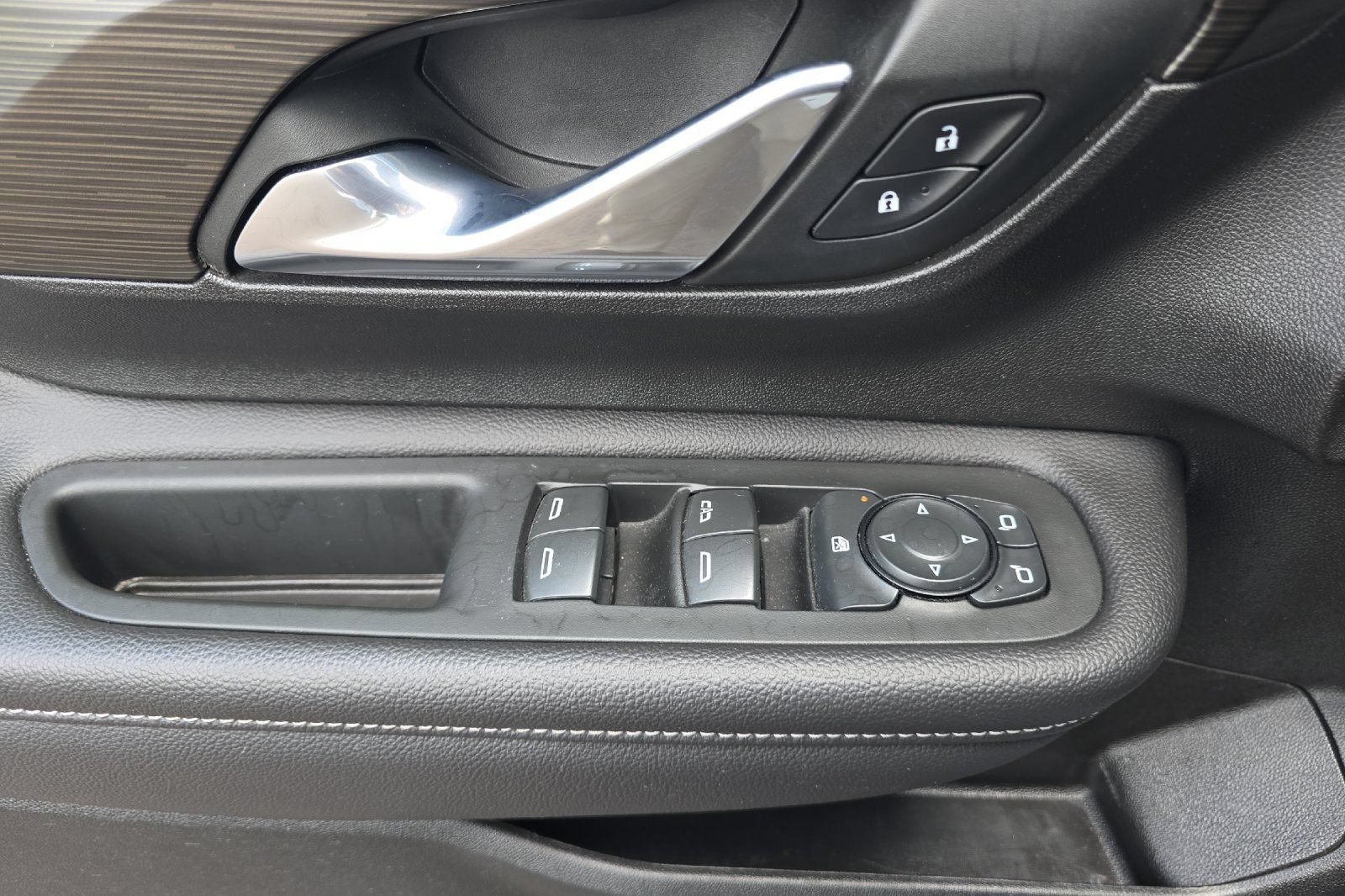 Used 2022 GMC Terrain SLE AWD/4WD image 11