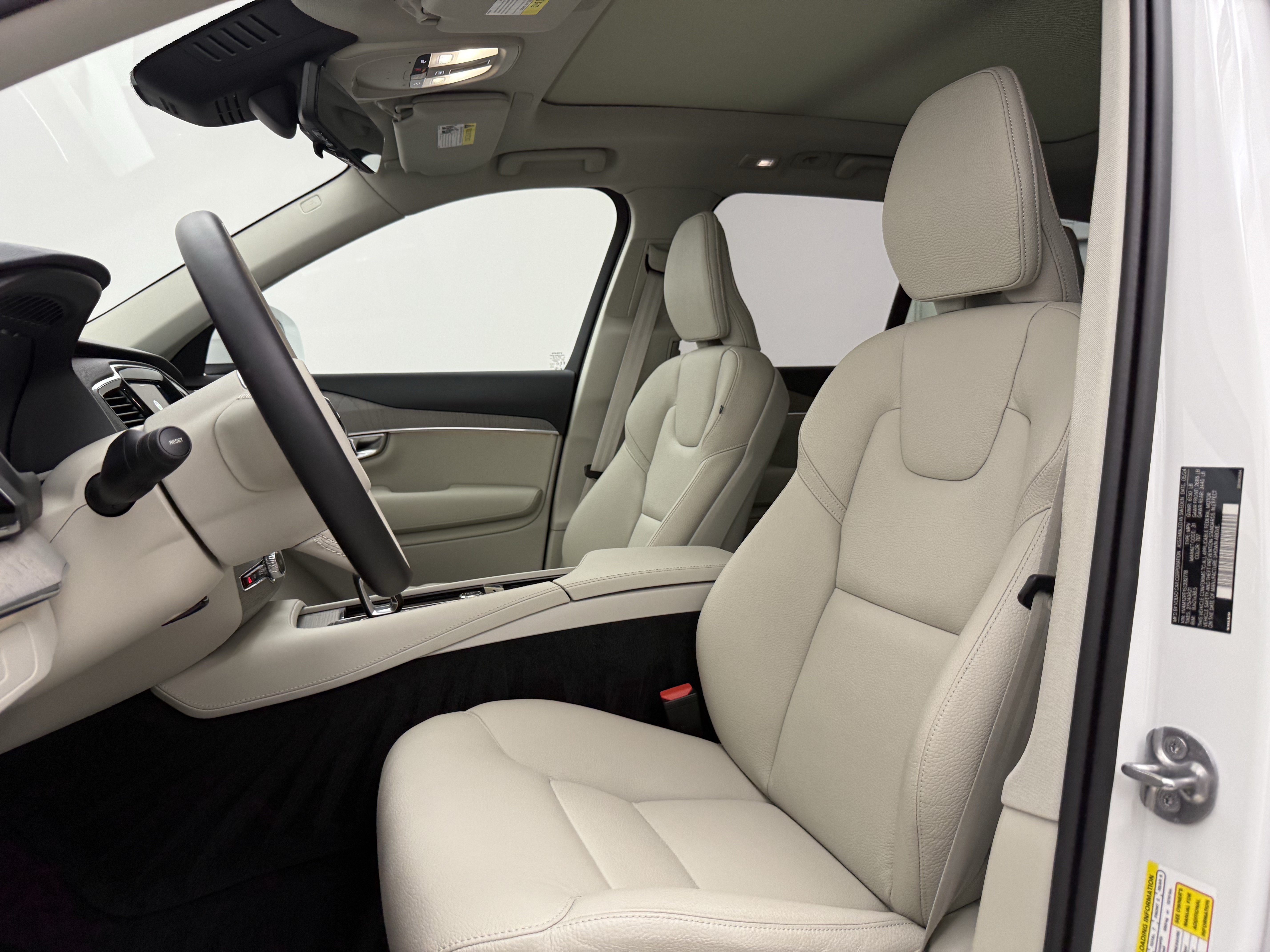 Certified 2025 Volvo XC90 B5 Plus w/ Protection Package Premier AWD/4WD image 13