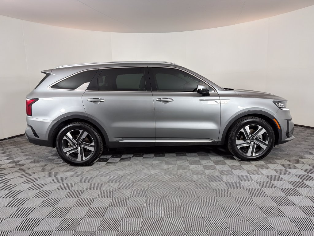 Used 2023 Kia Sorento SX Prestige w/ Panoramic Sunroof Package AWD/4WD image 2