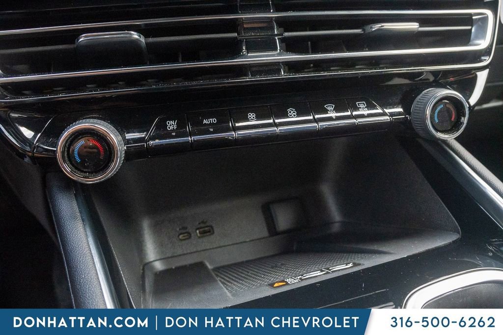 Used 2025 Chevrolet Traverse LT w/ Midnight/Sport Edition AWD/4WD image 16