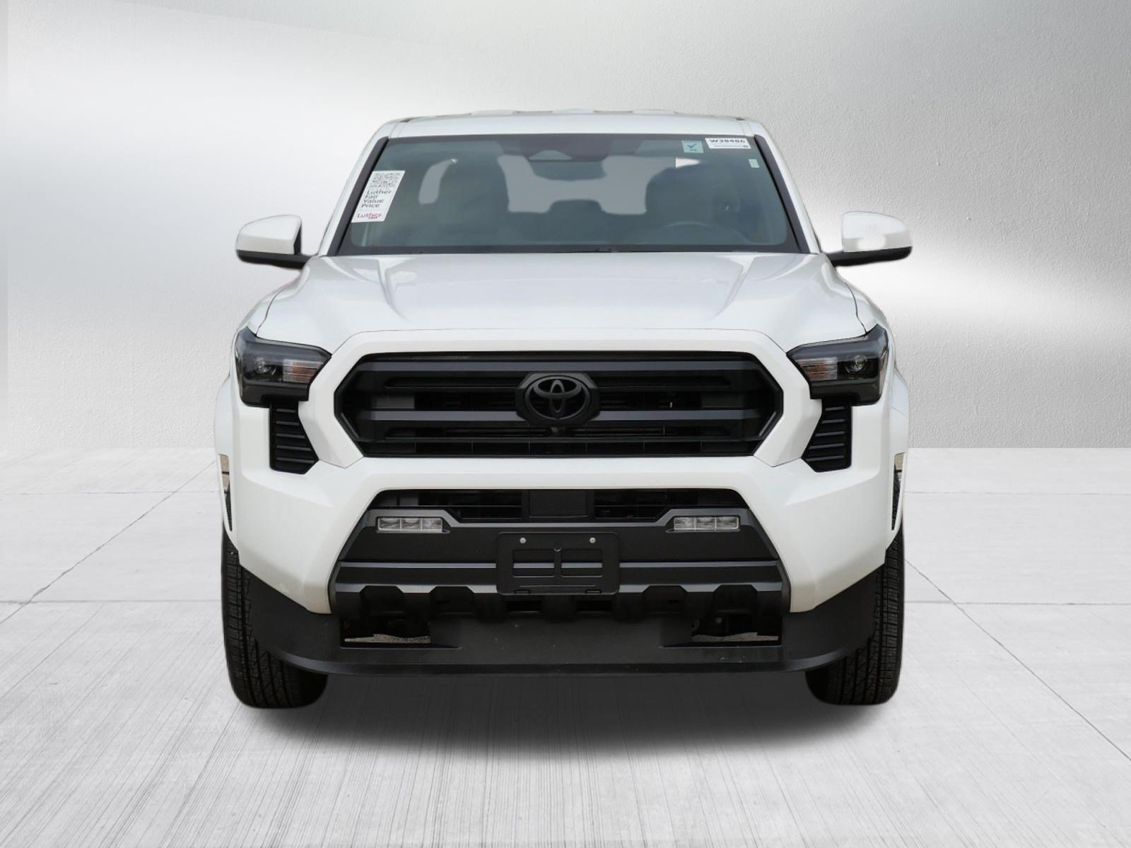 Certified 2024 Toyota Tacoma SR5 AWD/4WD image 2