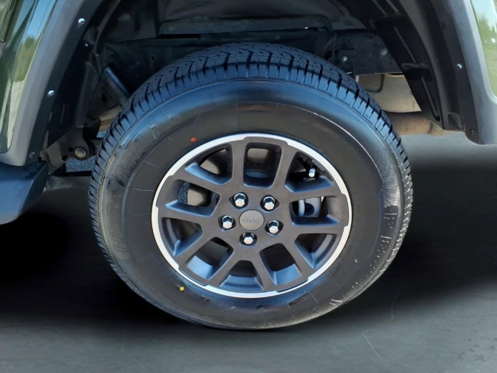 Used 2023 Jeep Gladiator Overland AWD/4WD image 14