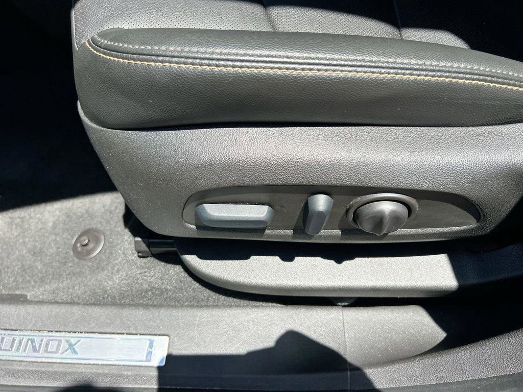 Used 2022 Chevrolet Equinox Premier FWD image 23