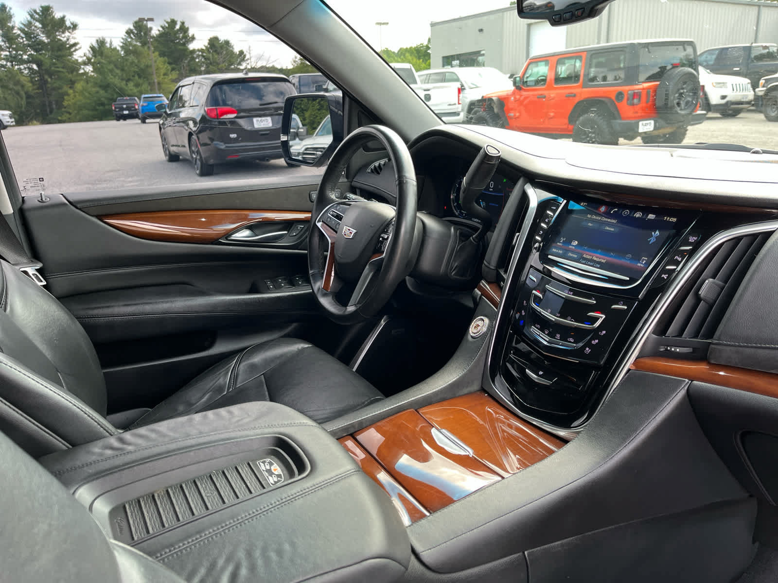 Used 2018 Cadillac Escalade 4WD image 31