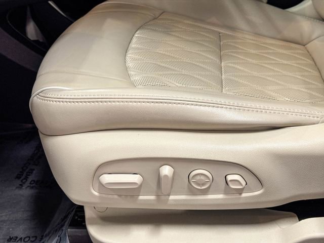 Certified 2022 Buick Enclave Avenir w/ Avenir Technology Package image 22