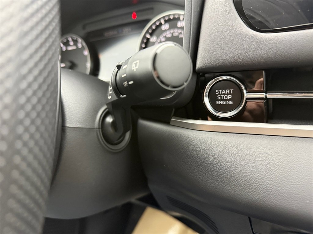 New 2025 Mitsubishi Outlander ES image 30